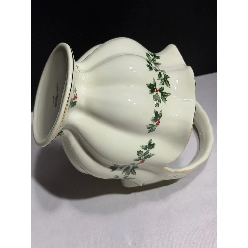 Living Quarters Christmas Holly Ceramic Basket Gold Trim Scalloped Candy Dish